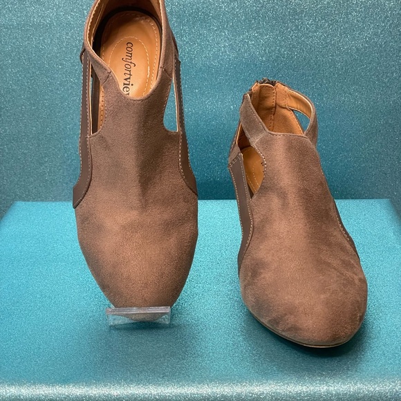 comfortview Shoes - ComfortView Women's Light Brown Suede Shoes